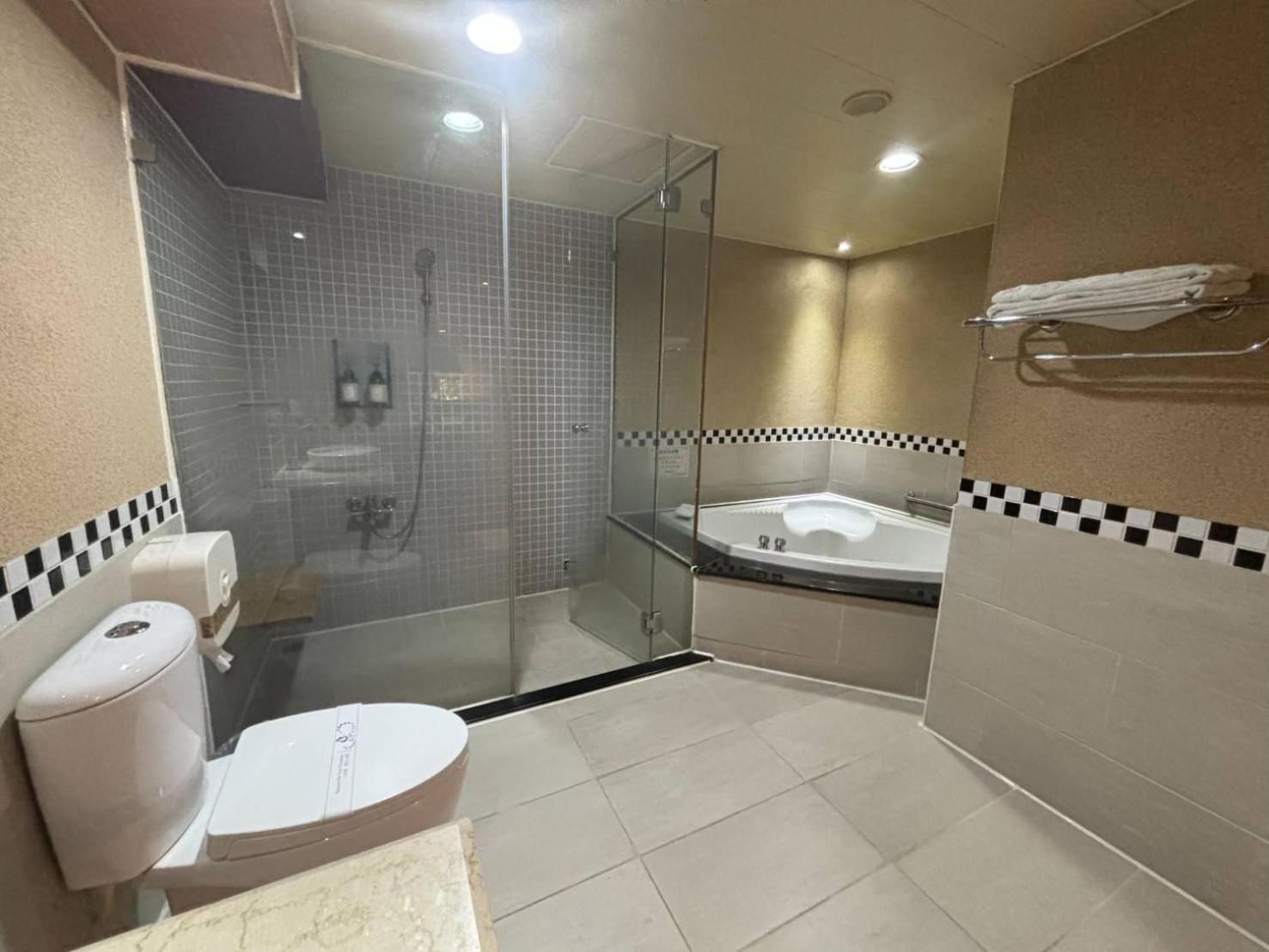 Hua Xiang Motel - Da Chang Kaohsiung Luaran gambar