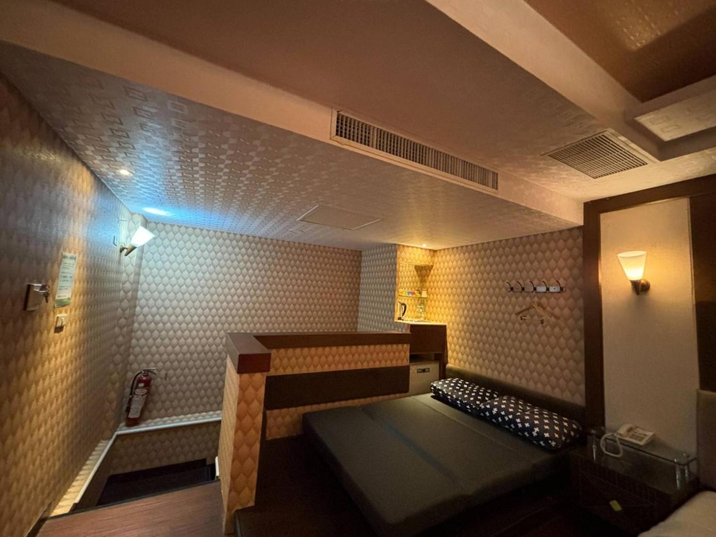 Hua Xiang Motel - Da Chang Kaohsiung Luaran gambar